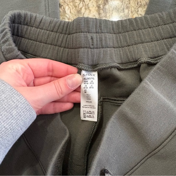 Spanx AirEssentials Wide Leg Pant - Picture 3 of 4